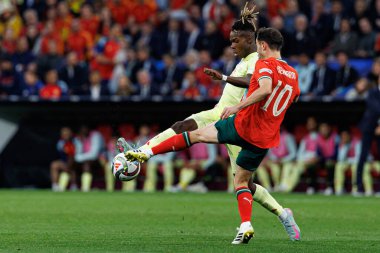 Nico Williams ve Bernardo Silva, UEFA Uluslar Ligi 2025 final maçında Portekiz ve İspanya milli takımları arasında görüldü (Maciej Rogowski)