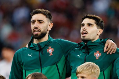 Bruno Fernandes ve Pedro Neto, UEFA Uluslar Ligi 2025 final maçında Portekiz ve İspanya milli takımları (Maciej Rogowski)