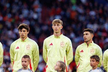 Robin Le Normand, Dean Huijsen ve Martin Zubimendi, UEFA Uluslar Ligi 2025 final maçında Portekiz ve İspanya milli takımları arasında görüldü (Maciej Rogowski)