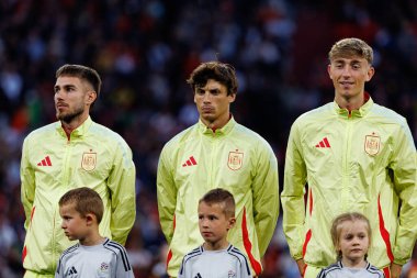 Oscar Mingueza, Robin Le Normand ve Dean Huijsen, UEFA Uluslar Ligi 2025 final maçında Portekiz ve İspanya milli takımları arasında görüldü (Maciej Rogowski)