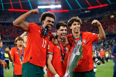 Renato Veiga, Ruben Neves ve Joao Felix, UEFA Uluslar Ligi 2025 final maçında Portekiz ve İspanya milli takımları arasında görüldü (Maciej Rogowski)