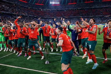 Portekiz 'in oyuncuları, UEFA Uluslar Ligi 2025 final maçında Portekiz ve İspanya milli takımları arasında kutlama yaparken görüldü (Maciej Rogowski)