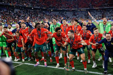 Portekiz 'in oyuncuları, UEFA Uluslar Ligi 2025 final maçında Portekiz ve İspanya milli takımları arasında kutlama yaparken görüldü (Maciej Rogowski)