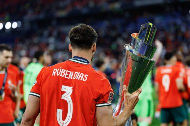  Ruben Dias, UEFA Uluslar Ligi 2025 final maçında Portekiz ve İspanya milli takımları arasında kupayla görüldü (Maciej Rogowski)