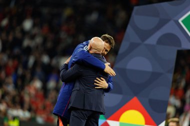 Luis De La Fuente ve Unai Simon, UEFA Uluslar Ligi 2025 final maçında Portekiz ve İspanya milli takımları arasında görüldü (Maciej Rogowski)