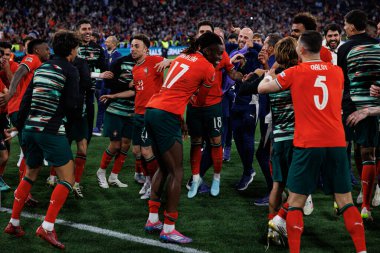 Portekiz 'in oyuncuları, UEFA Uluslar Ligi 2025 final maçında Portekiz ve İspanya milli takımları arasında kutlama yaparken görüldü (Maciej Rogowski)