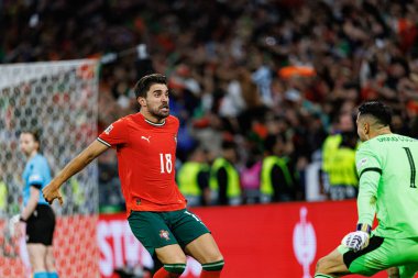 Ruben Neves, UEFA Uluslar Ligi 2025 final maçında Portekiz ve İspanya milli takımları arasında kutlama yaparken görüldü (Maciej Rogowski)