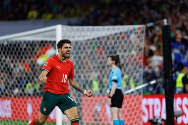 Ruben Neves, UEFA Uluslar Ligi 2025 final maçında Portekiz ve İspanya milli takımları arasında kutlama yaparken görüldü (Maciej Rogowski)