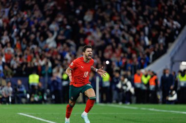 Ruben Neves, UEFA Uluslar Ligi 2025 final maçında Portekiz ve İspanya milli takımları arasında kutlama yaparken görüldü (Maciej Rogowski)