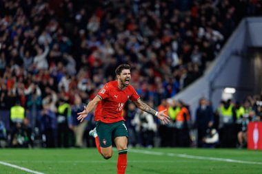 Ruben Neves, UEFA Uluslar Ligi 2025 final maçında Portekiz ve İspanya milli takımları arasında kutlama yaparken görüldü (Maciej Rogowski)