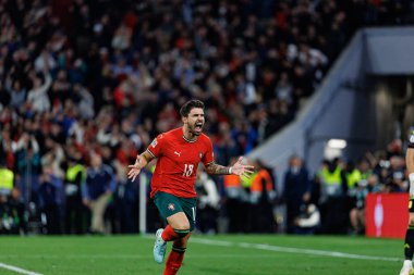 Ruben Neves, UEFA Uluslar Ligi 2025 final maçında Portekiz ve İspanya milli takımları arasında kutlama yaparken görüldü (Maciej Rogowski)