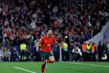 Ruben Neves, UEFA Uluslar Ligi 2025 final maçında Portekiz ve İspanya milli takımları arasında kutlama yaparken görüldü (Maciej Rogowski)