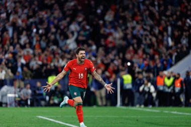 Ruben Neves, UEFA Uluslar Ligi 2025 final maçında Portekiz ve İspanya milli takımları arasında kutlama yaparken görüldü (Maciej Rogowski)