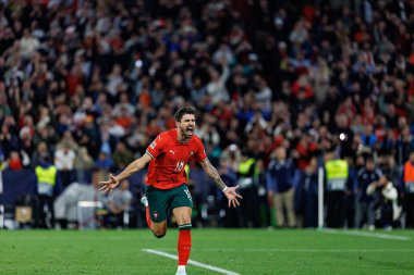 Ruben Neves, UEFA Uluslar Ligi 2025 final maçında Portekiz ve İspanya milli takımları arasında kutlama yaparken görüldü (Maciej Rogowski)