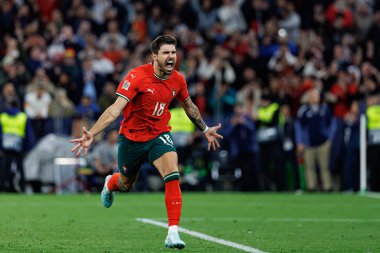 Ruben Neves, UEFA Uluslar Ligi 2025 final maçında Portekiz ve İspanya milli takımları arasında kutlama yaparken görüldü (Maciej Rogowski)