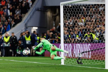Diogo Costa, UEFA Uluslar Ligi 2025 final maçında Portekiz ve İspanya milli takımları arasında penaltı tasarrufu yaparken görüldü (Maciej Rogowski)