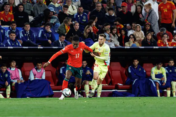 Rafael Leao ve Oscar Mingueza, UEFA Uluslar Ligi 2025 final maçında Portekiz ve İspanya milli takımları arasında görüldü (Maciej Rogowski)