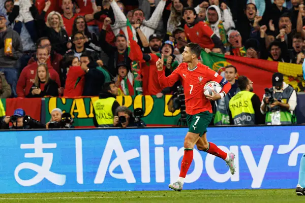 Cristiano Ronaldo, UEFA Uluslar Ligi 2025 final maçında Portekiz ve İspanya milli takımları arasında gol attıktan sonra kutlama yaparken görüldü (Maciej Rogowski)
