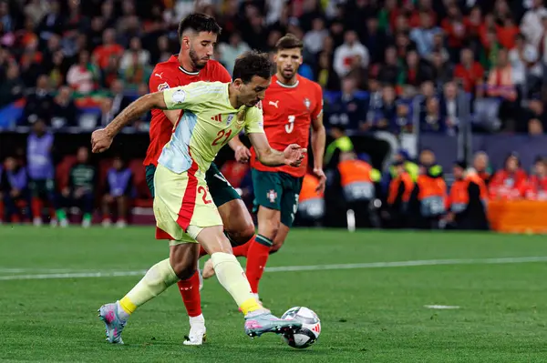 Mikel Oyarzabal ve Goncalo Inacio, UEFA Uluslar Ligi 2025 final maçında Portekiz ve İspanya milli takımları arasında görüldü (Maciej Rogowski)