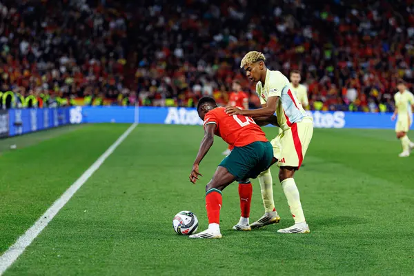 Nuno Mendes ve Lamine Yamal, UEFA Uluslar Ligi 2025 final maçında Portekiz ve İspanya milli takımları arasında görüldü (Maciej Rogowski)