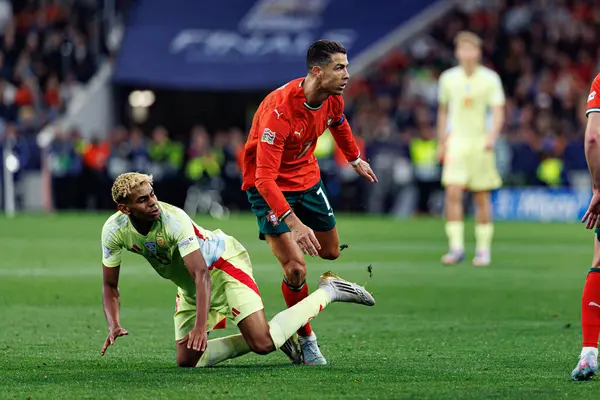 Lamine Yamal ve Cristiano Ronaldo, UEFA Uluslar Ligi 2025 final maçında Portekiz ve İspanya milli takımları arasında görüldü (Maciej Rogowski)