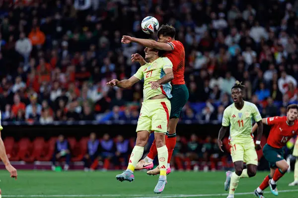 Mikel Oyarzabal ve Ruben Dias, UEFA Uluslar Ligi 2025 final maçında Portekiz ve İspanya milli takımları arasında görüldü (Maciej Rogowski)