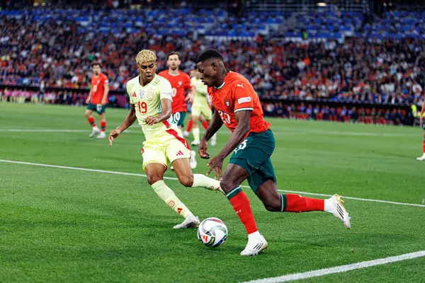 Lamine Yamal ve Nuno Mendes, UEFA Uluslar Ligi 2025 final maçında Portekiz ve İspanya milli takımları arasında görüldü (Maciej Rogowski)