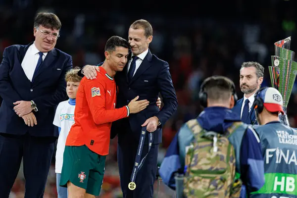 Cristiano Ronaldo ve Aleksander Ceferin, UEFA Uluslar Ligi 2025 final maçında Portekiz ve İspanya milli takımları arasında görüldü (Maciej Rogowski)