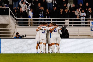 Finlandiya 'nın oyuncuları, Finlandiya ve Polonya milli takımları arasında oynanan Dünya Kupası 2026 Avrupa ön eleme maçında Benjamin Kallman' dan gol üstüne gol atarken görüldü (Maciej Rogowski)
