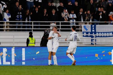 Finlandiya 'nın oyuncuları, Finlandiya ve Polonya milli takımları arasında oynanan Dünya Kupası 2026 Avrupa ön eleme maçında Benjamin Kallman' dan gol üstüne gol atarken görüldü (Maciej Rogowski)