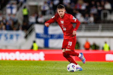 Dünya Kupası 2026 Avrupa ön eleme maçında Finlandiya ve Polonya milli takımları arasında Sebastian Szymanski görüldü (Maciej Rogowski)