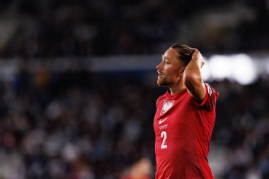 Matty Cash, Finlandiya ve Polonya milli takımları arasında oynanan 2026 Dünya Kupası ön eleme maçında görüldü (Maciej Rogowski))