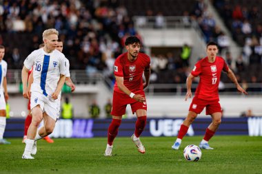 Jakub Moder ve Matti Peltola, Finlandiya ve Polonya milli takımları arasındaki Dünya Kupası 2026 Avrupa ön eleme maçında görüldü (Maciej Rogowski)