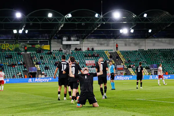 Nodar Lominadze, Polonya ve Gürcistan milli takımları arasında oynanan UEFA Euro U-21 2025 maçında gol attıktan sonra kutlama yaparken görüldü (Maciej Rogowski)