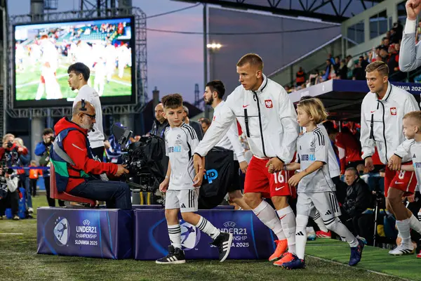 Antoni Kozubal, Polonya ve Gürcistan milli takımları arasında oynanan UEFA U-21 2025 maçında görüldü (Maciej Rogowski)