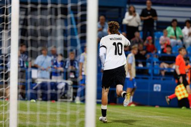 Nick Woltemade, Almanya ve Slovenya milli takımları arasında oynanan UEFA U-21 2025 maçında gol attıktan sonra kutlama yaparken görüldü (Maciej Rogowski)