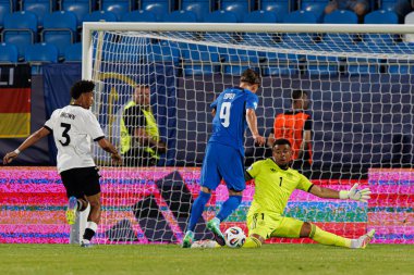 Tio Cipot ve Noah Atubolu, Almanya ve Slovenya milli takımları arasında oynanan UEFA U-21 2025 maçında görüldü (Maciej Rogowski)