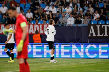 Nick Woltemade, Almanya ve Slovenya milli takımları arasında oynanan UEFA U-21 2025 maçında gol attıktan sonra kutlama yaparken görüldü (Maciej Rogowski)