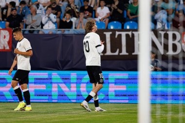 Nick Woltemade, Almanya ve Slovenya milli takımları arasında oynanan UEFA U-21 2025 maçında gol attıktan sonra kutlama yaparken görüldü (Maciej Rogowski)