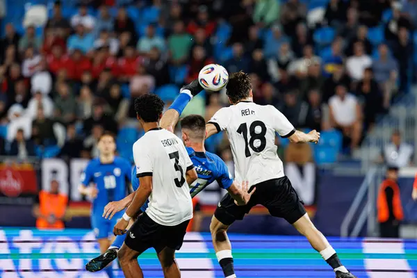 Almanya ve Slovenya milli takımları arasında oynanan UEFA U-21-2025 maçında Svit Seslar ve Rocco Reitz görüldü (Maciej Rogowski)