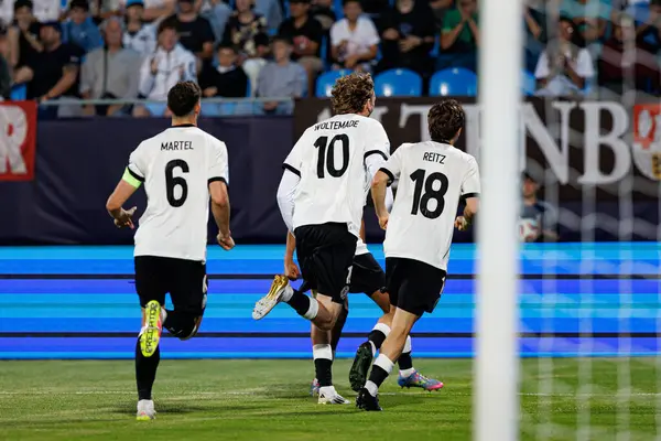 Nick Woltemade, Almanya ve Slovenya milli takımları arasında oynanan UEFA U-21 2025 maçında gol attıktan sonra kutlama yaparken görüldü (Maciej Rogowski)