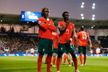 Geovany Quenda ve Roger Fernandes, Portekiz ve Polonya milli takımları arasında oynanan UEFA Euro U-21 2025 maçında gol üstüne gol atarken görüldü (Maciej Rogowski)