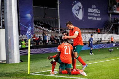 Portekiz 'in oyuncuları, Portekiz ve Polonya milli takımları arasında oynanan UEFA Euro U-21 2025 maçında Geovany Quenda' dan gol üstüne gol atarken görüldü (Maciej Rogowski)