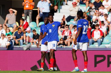 Loum Tchaouna ve Djaoui Cisse, Fransa ve Polonya milli takımları arasında oynanan UEFA Euro U-21 2025 maçında gol attıktan sonra kutlama yaparken görüldü (Maciej Rogowski)
