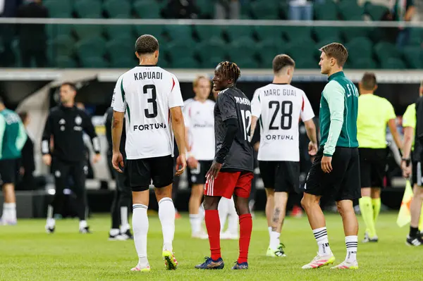 Steven Kapuadi ve Amadou Doumbouya UEFA Avrupa Ligi 1. tur eleme maçında Stadion Miejski Legii Warszawa 'daki Legia Warszawa ve FK Aktobe takımları arasında oynandı.)