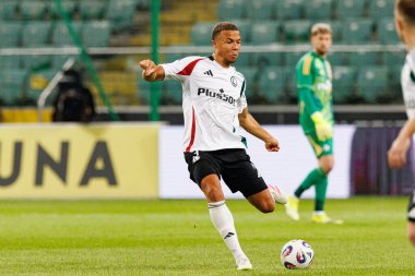 Steve Kapuadi, UEFA Avrupa Ligi 1. tur eleme maçında Stadion Miejski Legii Warszawa 'daki Legia Warszawa ve FK Aktobe takımları arasında oynandı.)