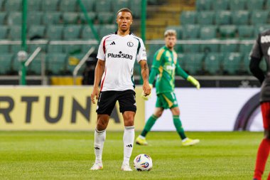 Steve Kapuadi, UEFA Avrupa Ligi 1. tur eleme maçında Stadion Miejski Legii Warszawa 'daki Legia Warszawa ve FK Aktobe takımları arasında oynandı.)