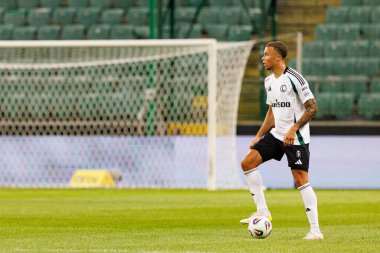 Steve Kapuadi, UEFA Avrupa Ligi 1. tur eleme maçında Stadion Miejski Legii Warszawa 'daki Legia Warszawa ve FK Aktobe takımları arasında oynandı.)