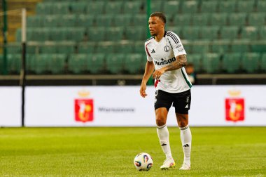 Steve Kapuadi, UEFA Avrupa Ligi 1. tur eleme maçında Stadion Miejski Legii Warszawa 'daki Legia Warszawa ve FK Aktobe takımları arasında oynandı.)