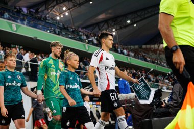 Kacper Tobiasz ve Bartosz Kapustka, UEFA Avrupa Ligi 1. tur eleme maçında Stadion Miejski Legii Warszawa 'daki Legia Warszawa ve FK Aktobe takımları arasında oynandı (Maciej Rogowski)